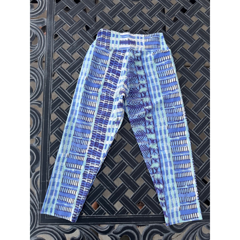 Liquido Active Yoga Leggings Blue Purple Geometric Tribal Print Cropped Medium - Picture 2 of 6